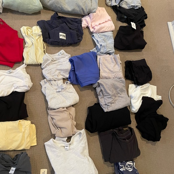 60 PIECE BUNDLE! - Picture 5 of 13